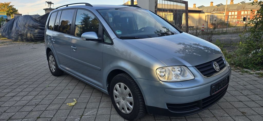 VW Touran 331.000 km 2.490 &euro; Leipzig - Ost 04328