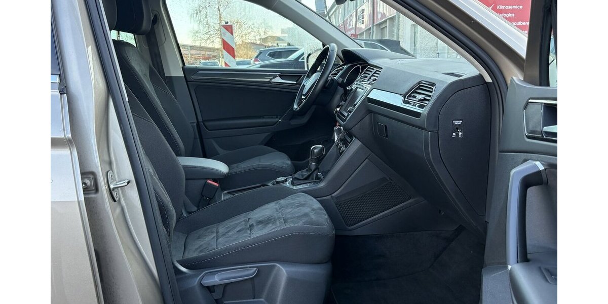 VW Tiguan 2.0 TDI HIGHLINE/4x4/PANO/STANDHEIZUNG 137.501 km 19.800 &euro; Villingen-Schwenningen 78054