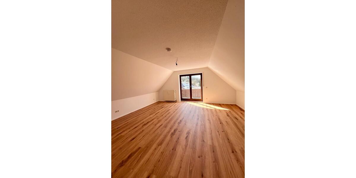 Dachgeschoßwohnung Landau an der Isar - 2 Zimmer, 61 m&sup2;, 480&euro; | Angebot:26341405