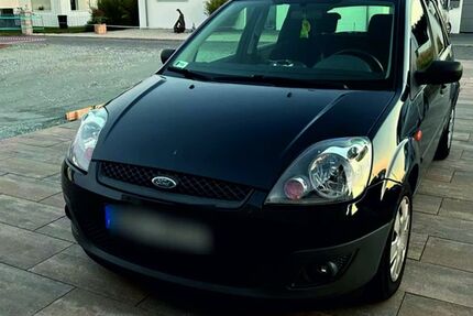 Ford Fiesta 185.000 km 2.299 &euro; Weiden i.d.Opf. 92637