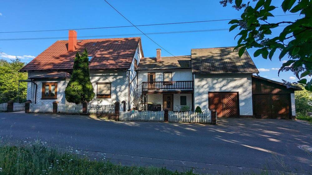 Einfamilienhaus mit Blick auf die umliegenden Gewässer. 6 zimmer