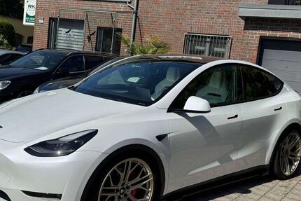 Tesla Model Y 16.000 km 47.999 &euro; Solingen 42651