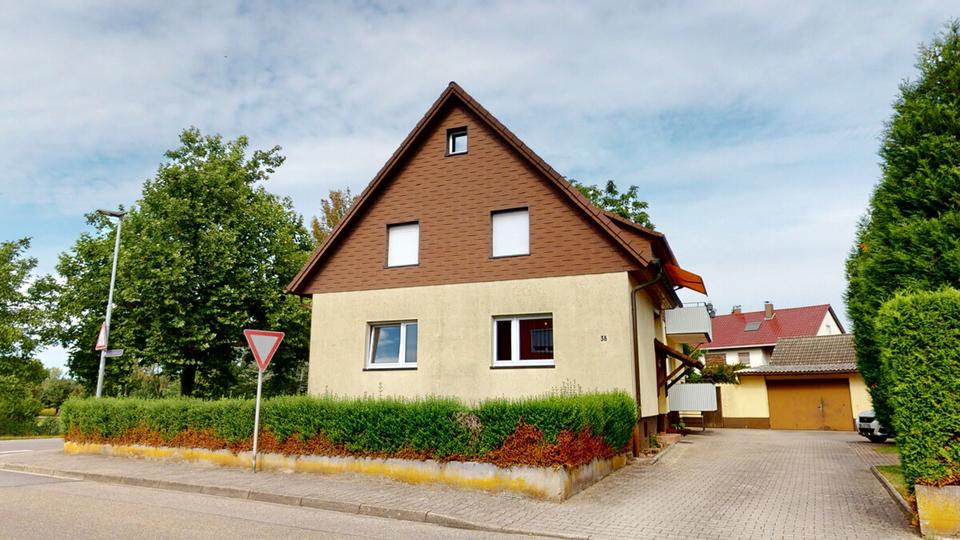 Charmante 3-Zimmer-Hochparterrewohnung mit Balkon, Garage und Gartennutzung in Au am Rhein 3 zimmer