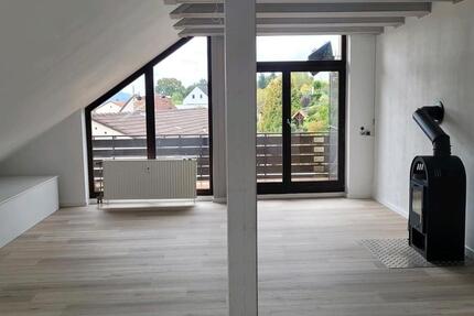 2-Zimmer Dachgeschosswohnung mit Balkon zimmer