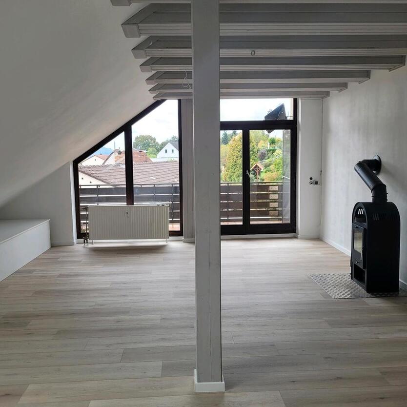 2-Zimmer Dachgeschosswohnung mit Balkon zimmer