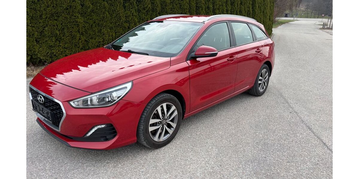 Hyundai i30 128.000 km 11.500 &euro; Inning am Holz 84416