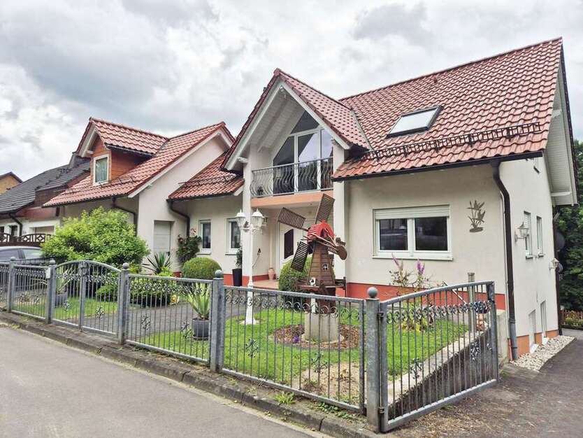 Haus zum Kaufen in Nümbrecht 545.000 € 216 m²