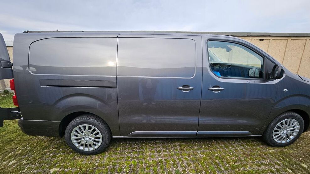 Opel Vivaro 82.000 km 22.999 € Leipzig 04157