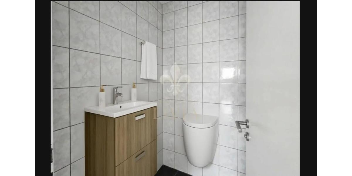 Etagenwohnung Ludwigshafen am Rhein - 4 Zimmer, 95 m&sup2;, 1.150&euro; | Angebot:25856147
