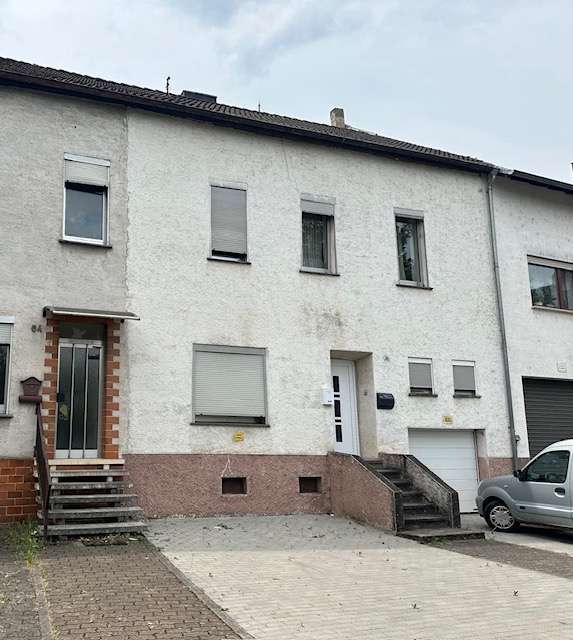 Haus zum Kaufen in Saarlouis-Roden 105.000 € 196 m²