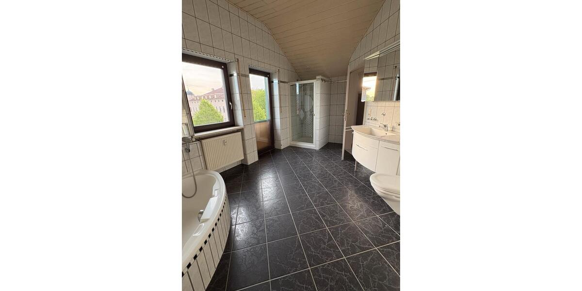 Dachgeschoßwohnung Burgkirchen an der Alz - 3.5 Zimmer, 89 m&sup2;, 210.000&euro; | Angebot:26612949