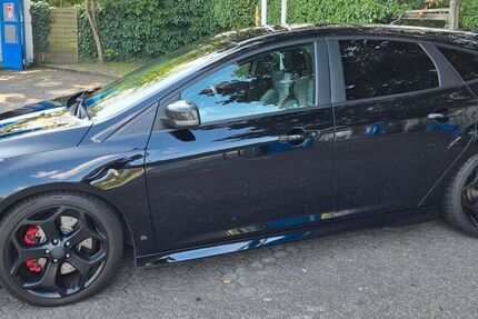 Ford Focus 84.000 km 14.900 &euro; Düsseldorf 40231