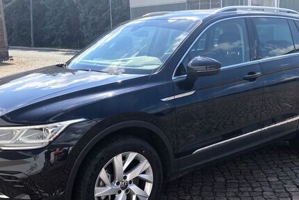 VW Tiguan 64.000 km 28.900 &euro; Riesa 01587