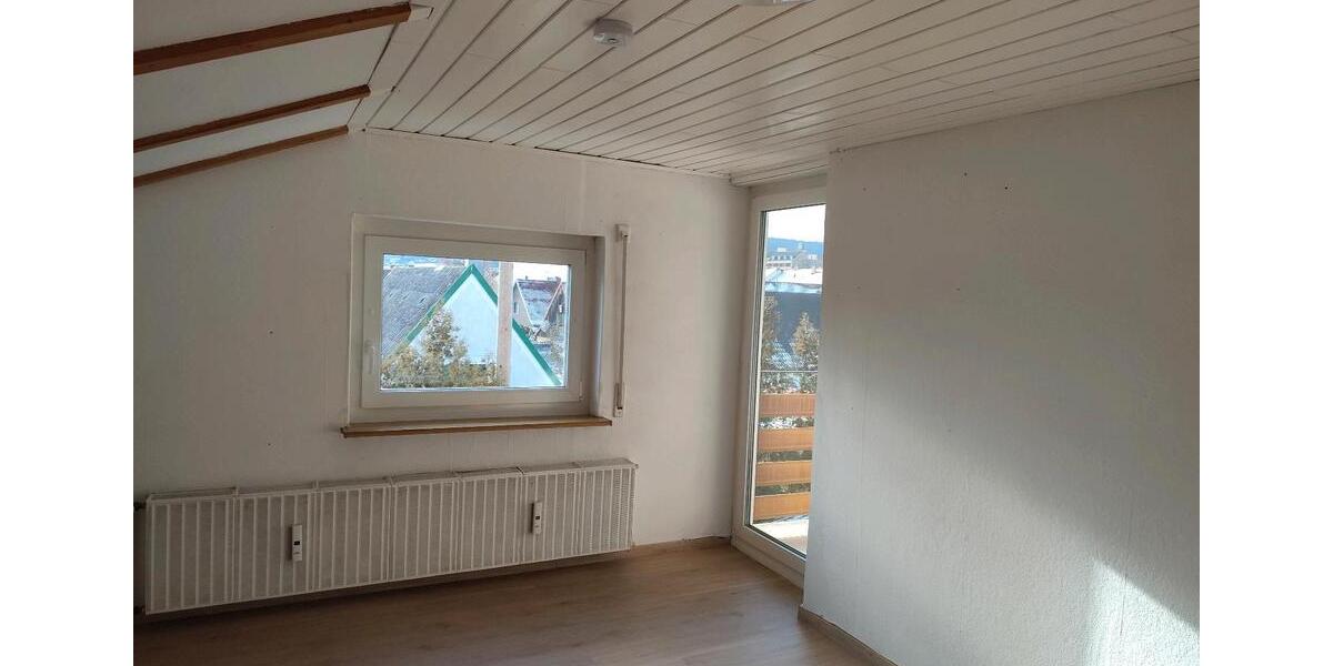 neu renovierte DG-Wohnung in KelheimBauersiedlung 700 Euro warm 2 zimmer
