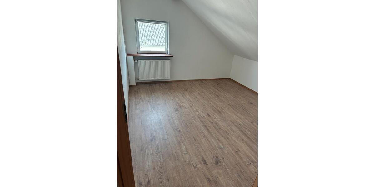 Dachgeschoßwohnung Bad Wünnenberg - 3 Zimmer, 65 m&sup2;, 450&euro; | Angebot:25393039