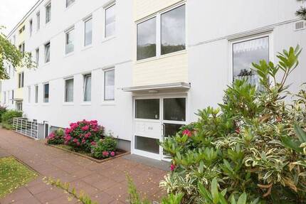 *City-Wohnung im Grünen* renovierte 3 Zimmer mit Balkon, guter Schnitt, Tageslichtbad mit Wanne