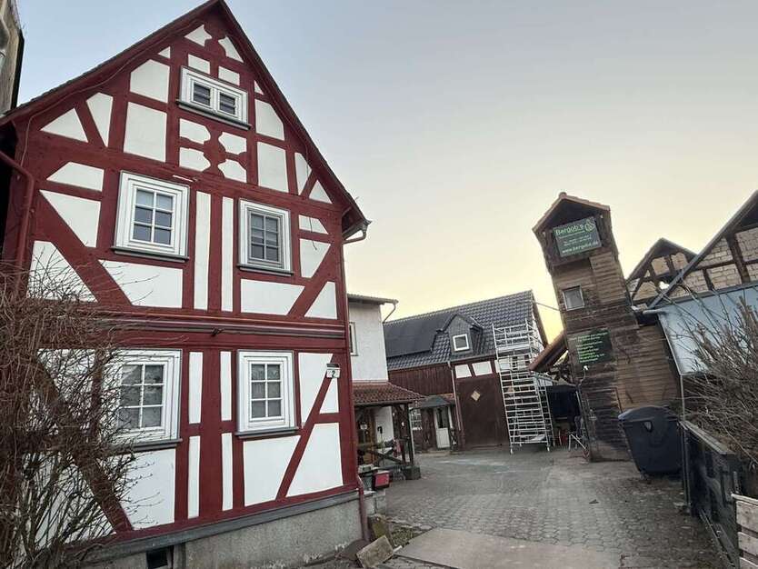 Haus zum Kaufen in Solms 450.000 € 276 m²