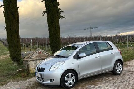 Toyota Yaris 112.012 km 6.400 &euro; Landau 76829