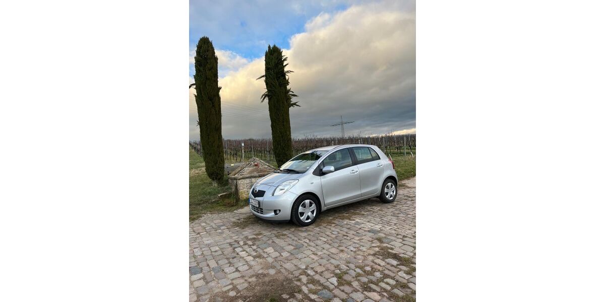 Toyota Yaris 112.012 km 6.400 &euro; Landau 76829