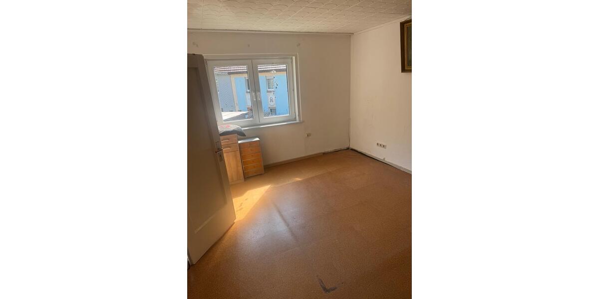 Einfamilienhaus Neuhaus am Rennweg - 7 Zimmer, 280 m&sup2;, 33.000&euro; | Angebot:26321161