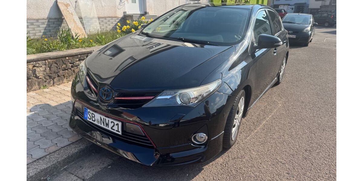 Toyota Auris 156.000 km 8.400 &euro; Püttlingen 66346
