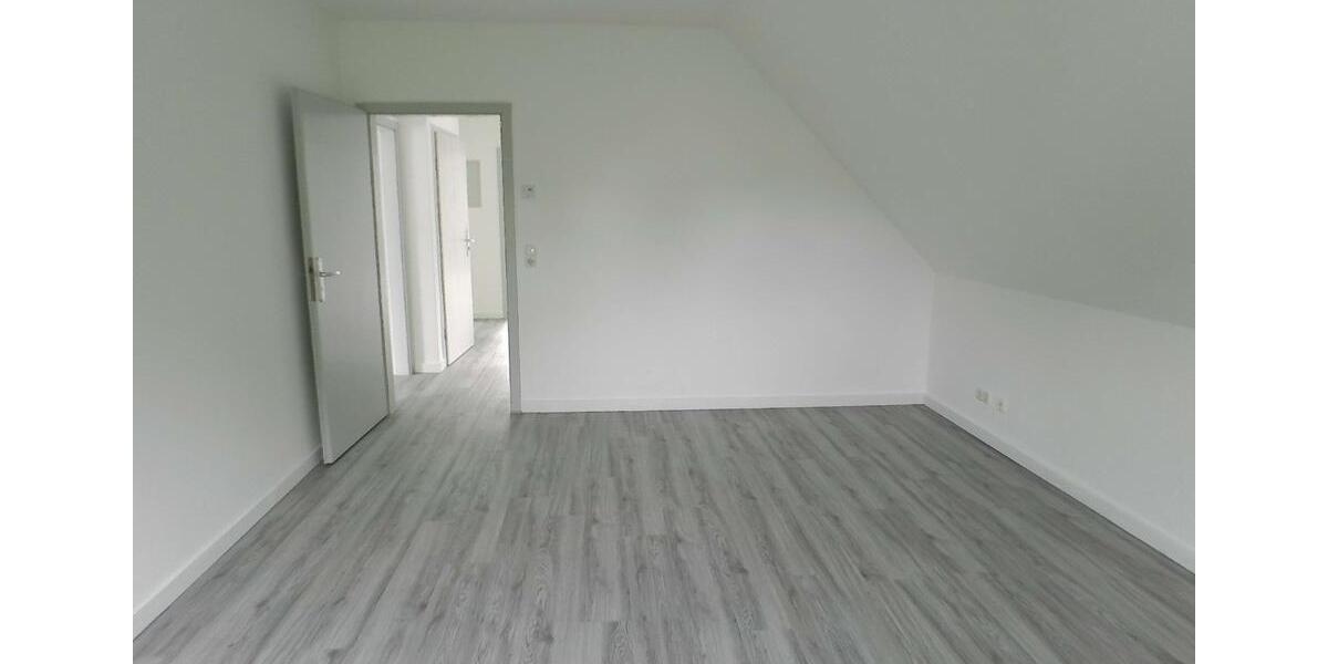 Dachgeschoßwohnung Itzehoe - 3.5 Zimmer, 81 m&sup2;, 900&euro; | Angebot:26030831