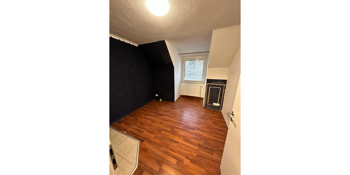 Dachgeschoßwohnung Berching - 5 Zimmer, 122 m&sup2;, 1.100&euro; | Angebot:25224633