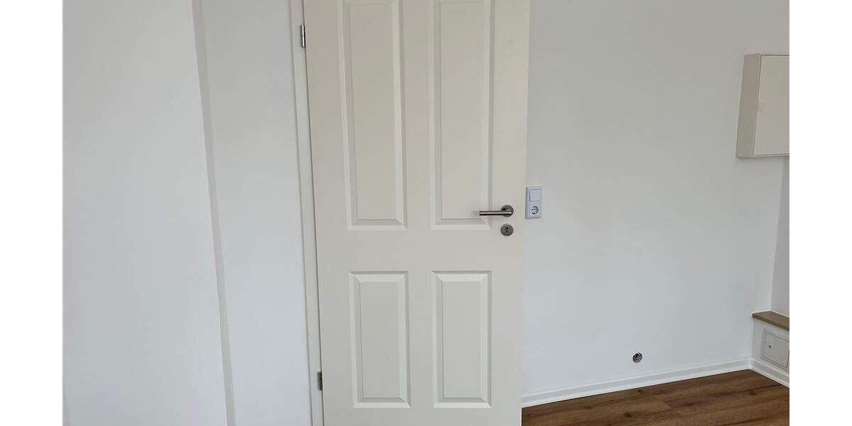 Etagenwohnung Hohenmölsen - 3 Zimmer, 61 m&sup2;, 75.000&euro; | Angebot:25141592