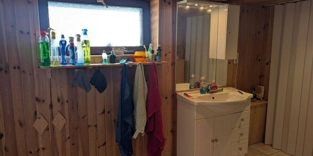 Geräumiges Zweifamilienhaus in ruhiger Ortsrandlage 7 zimmer