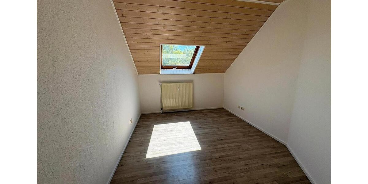 Dachgeschoßwohnung Wächtersbach - 4 Zimmer, 80 m&sup2;, 825&euro; | Angebot:26383958