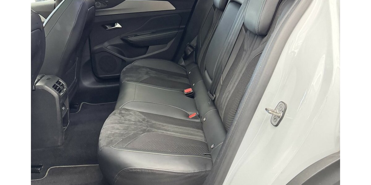 Peugeot 408 GT 130 PureTech EAT8 Focal Panodach 32.000 km 24.670 &euro; Lich 35423