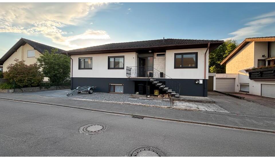Geräumiges, vollst renoviertes Einfamilienhaus mit geh. Innena