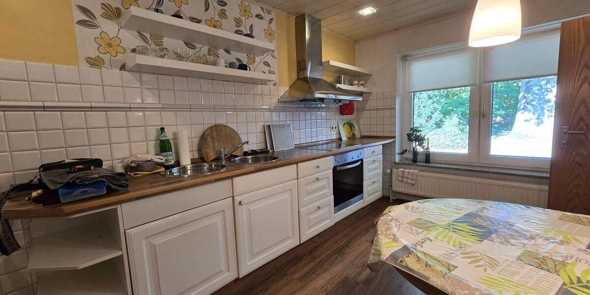 Zweifamilienhaus auf großzügigem Grundstück in idyllischer Lage 1 zimmer