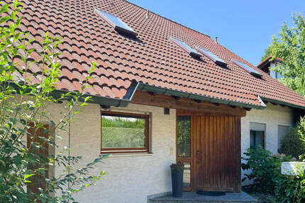Ulm-Lehr günstige 3-Zi.-Wohnung im Dachgeschoss mit Südbalkon, EBK, Keller und Garage