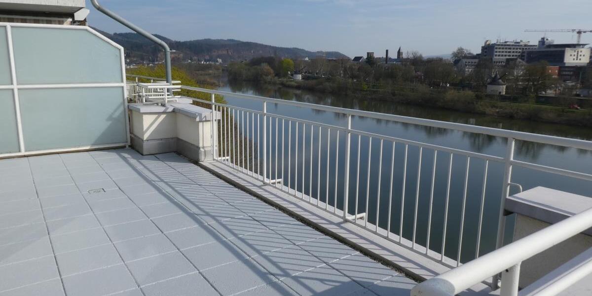 Wohnen mit tollem Moselblick-Attraktive Penthousewohnung mit eigenem Aufzugsausgang an der Mosel - Einfamilienhaus Trier Feyen-Weismark | Angebot:26048722