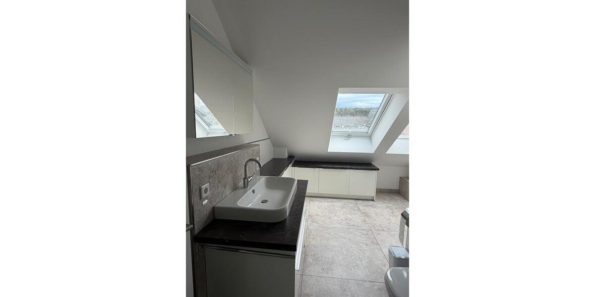 Dachgeschoßwohnung Hösbach - 3 Zimmer, 95 m&sup2;, 1.200&euro; | Angebot:26134507