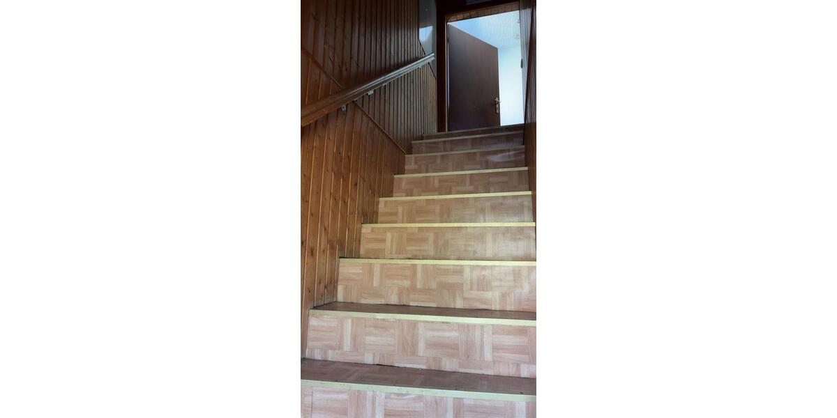 Dachgeschoßwohnung Neunkirchen Heinitz - 5 Zimmer, 150 m&sup2;, 900&euro; | Angebot:26495176