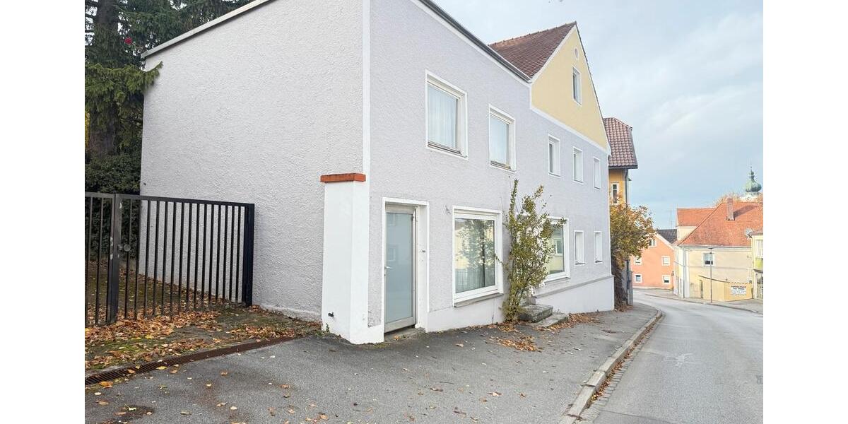 Mehrfamilienhaus, Wohnhaus Landau an der Isar - 7 Zimmer, 240 m&sup2;, 2.300&euro; | Angebot:24976433