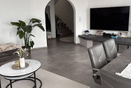 Haus Bergneustadt - 7 Zimmer, 240 m&sup2;, 570.000&euro; | Angebot:26330511