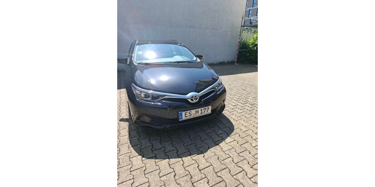Toyota Auris 27.500 km 11.300 &euro; Esslingen 73730