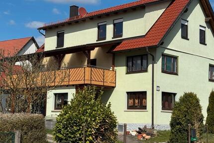 großes Wohnhaus mit Garagenhalle zimmer