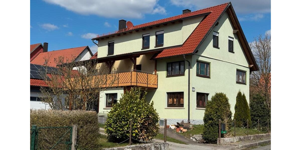 großes Wohnhaus mit Garagenhalle zimmer