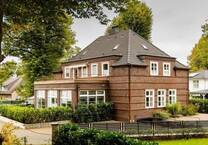 Ansprechender Büroraum in historischem Gebäude in Alt-Boberg ! Sehr repräsentativ! Inclusive Heizung NK +19 % MwSt. !