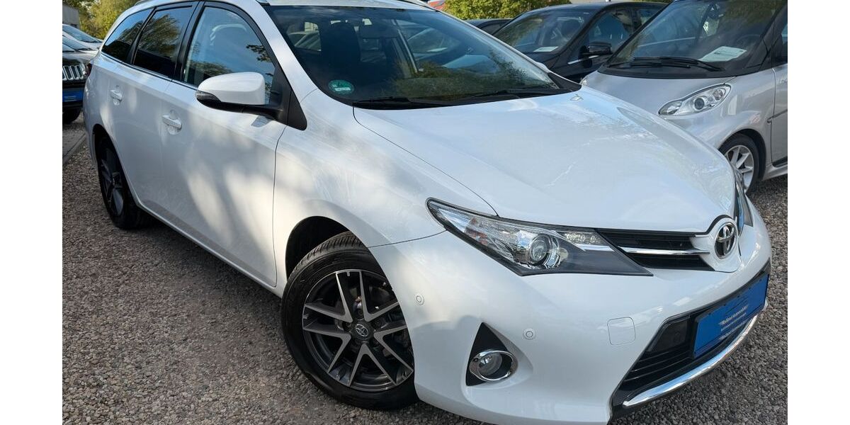 Toyota Auris 88.851 km 12.790 &euro; Berlin 13089
