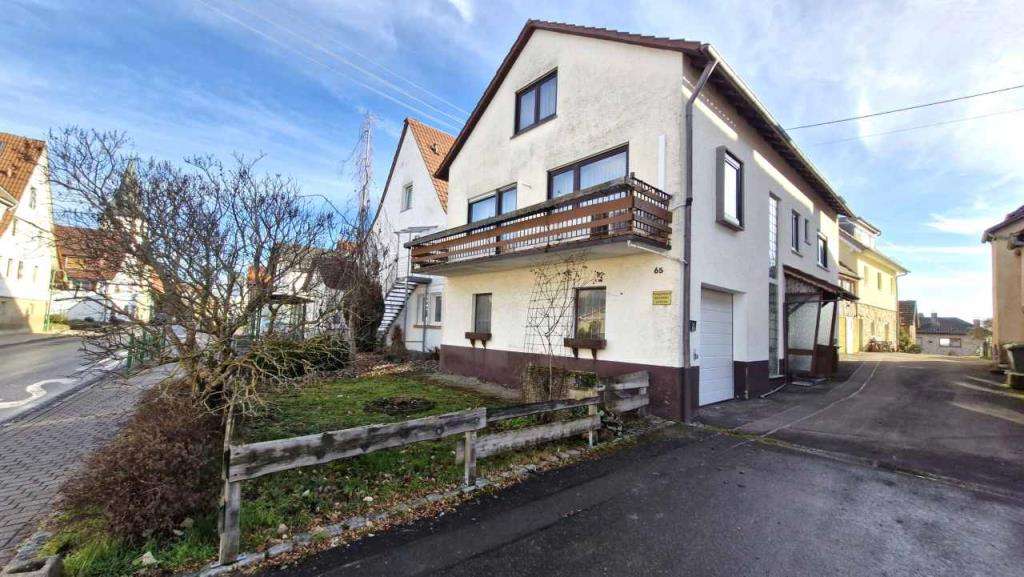 Haus zum Kaufen in Nagold-Hochdorf 394.000 € 191.55 m² 8 zimmer