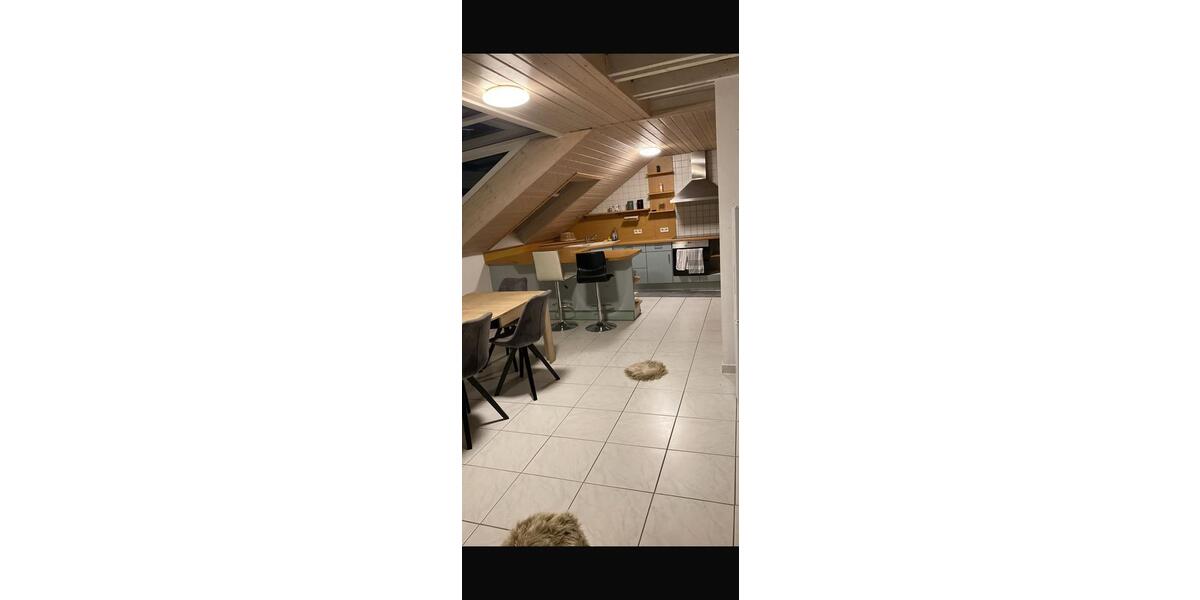 Dachgeschoßwohnung Villingen-Schwenningen Schwenningen - 3 Zimmer, 95 m&sup2;, 1.150&euro; | Angebot:26288219