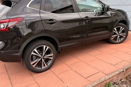 Nissan Qashqai 65.000 km 14.790 &euro; Karlsdorf-Neuthard 76689