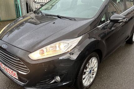 Ford Fiesta 74.500 km 8.950 &euro; Bremen 28215