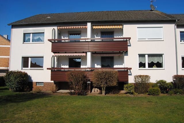 Wohnung im EG mit Balkon, Garage und Stellplatz in ruhiger Lage ... sucht lebensälteren Mieter ... 2 zimmer