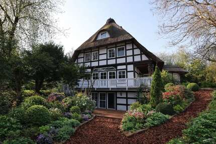Exklusive Villa mit Wellnessbereich, Pool & großem Grundstück (inkl. Renovierung und neuem Dach) - Haus Hüllhorst | Angebot:27308745